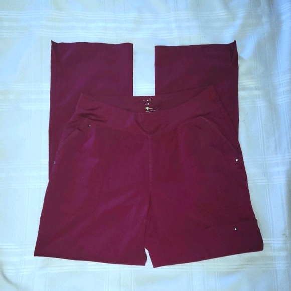 Healing Hands Scrub Set in Burgundy size Medium - Picture 3 of 5